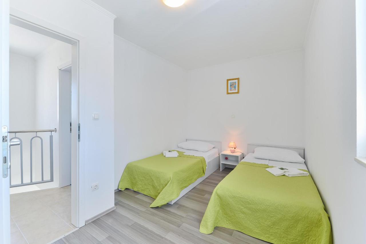 Apartments By The Sea Nin, Zadar - 13172 Bagian luar foto