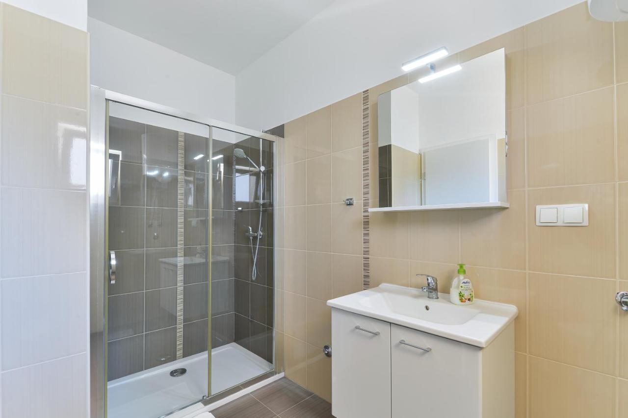 Apartments By The Sea Nin, Zadar - 13172 Bagian luar foto