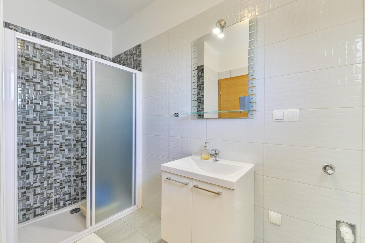 Apartments By The Sea Nin, Zadar - 13172 Bagian luar foto