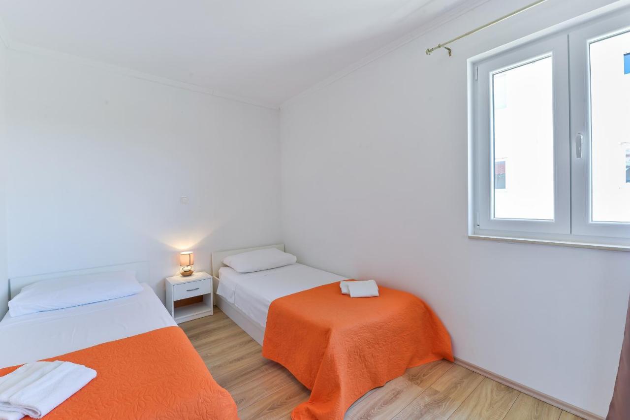 Apartments By The Sea Nin, Zadar - 13172 Bagian luar foto