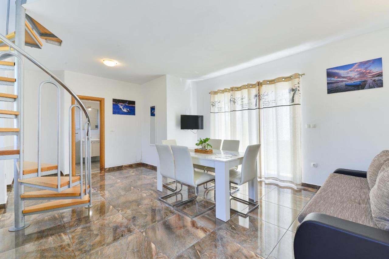 Apartments By The Sea Nin, Zadar - 13172 Bagian luar foto