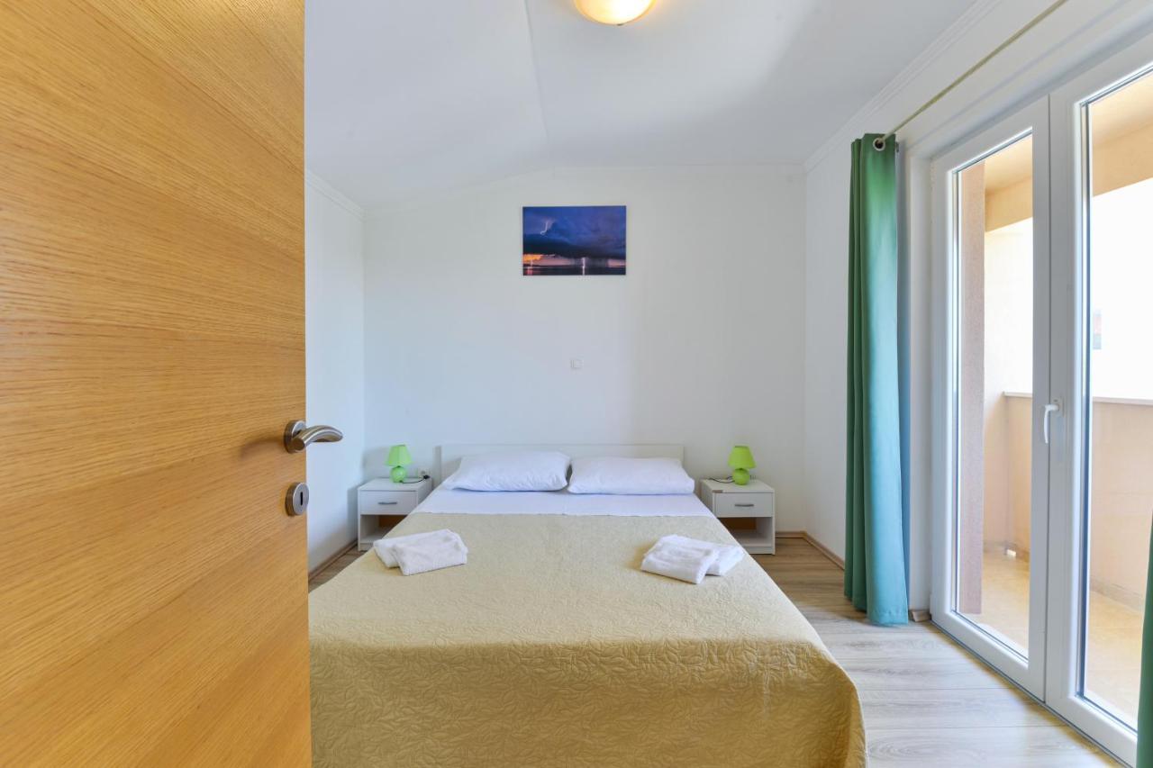Apartments By The Sea Nin, Zadar - 13172 Bagian luar foto