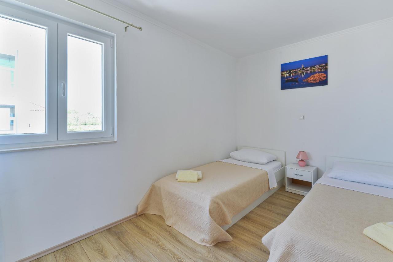 Apartments By The Sea Nin, Zadar - 13172 Bagian luar foto